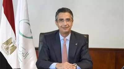 رئيس البريد يهنئ حسن عبد الله القائم بأعمال محافظ البنك المركزي