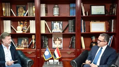 «العناني» يبحث مع مجموعة أكور العالمية فرص الاستثمار في القطاع الفندقي