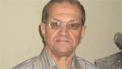 وفاة الروائي فؤاد قنديل بعد صراع مع المرض عن عمر يناهز 71 عاماً