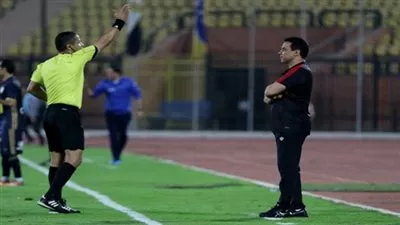 الأهلي يطالب لجنة الحكام بعدم إسناد مباريات الفريق لـ