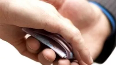 ضبط مفتش بإدارة تطوير وحماية النيل بسوهاج بتهمة الرشوة