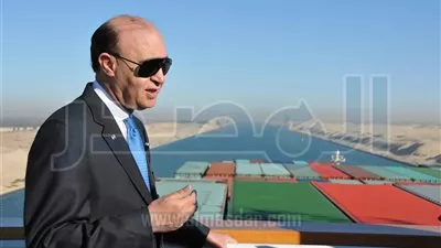 مميش: عبور 50 سفينة لقناة السويس بحمولات 2,8 مليون طن