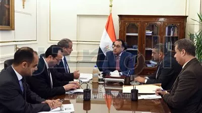 رئيس الوزراء يبحث إجراءات وصول الدعم لمستحقيه