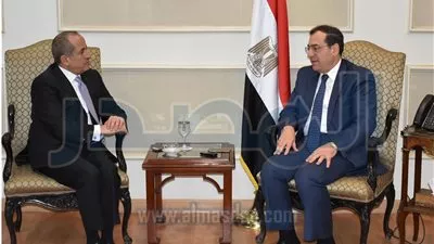 وزير البترول يستقبل السفير الأردني في القاهرة