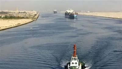عبور 32 سفينة لقناة السويس بحمولة مليونين و100 ألف طن