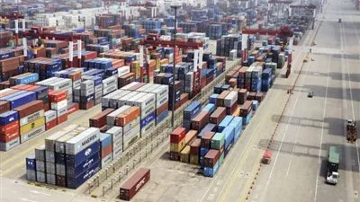 تداول 26 سفينة للبضائع والحاويات بموانئ بورسعيد