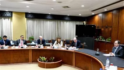 «الملا» يبحث التعاون مع «الأوروبى لإعادة الإعمار» بمجال خفض الانبعاثات