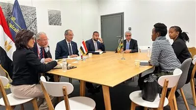 وزير الاتصالات يبحث مع «أوبو» انشاء مصنع للهاتف المحمول فى مصر