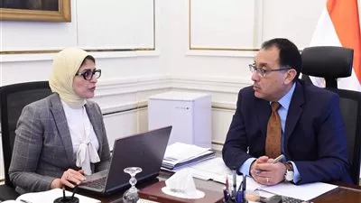 زايد تستعرض خطة تطوير المنظومة الصحية أمام رئيس الوزراء