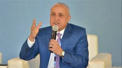مسئولو «الإسكان» يتفقدون مشروعات تطوير طرق ومحاور القاهرة الجديدة