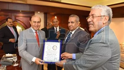 مميش يستقبل وفداً من المنظمة المصرية الدولية لحقوق الإنسان والتنمية