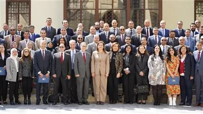 «السعيد» تشهد تخريج 4 دفعات من برنامج القيادة للتميز الحكومي