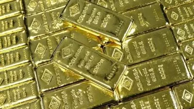 الذهب يرتفع بعد خسارة أسبوعية مع تراجع الأسهم والدولار