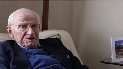 طبيب جاوز المائة عام ولازال يزاول مهنته