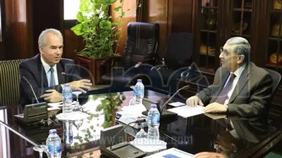 وزير الكهرباء يبحث مع السفير الدنماركى تعزيز التعاون فى 