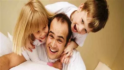 دراسة: لعب الأب مع أبنائه يحسن صحتهم النفسية والسلوكية