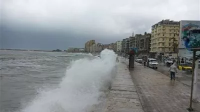 توجيهات عاجلة من رئيس ميناء الإسكندرية بسبب سوء الطقس