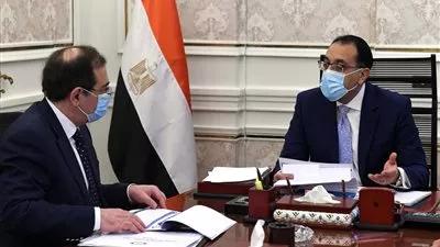 «مدبولي» يتابع موقف توافر المواد البترولية في ظل الأزمة الروسية الأوكرانية