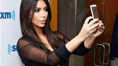 كيم كاردشيان تفوز بجائزة 