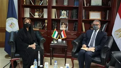 «العناني» يبحث سبل دفع الحركة السياحية الوافدة من الإمارات إلى مصر