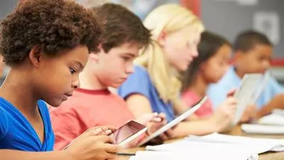 دراسة: استخدام اللاب توب أو التابلت داخل الفصول يؤثر سلبا على نتائج التلاميذ