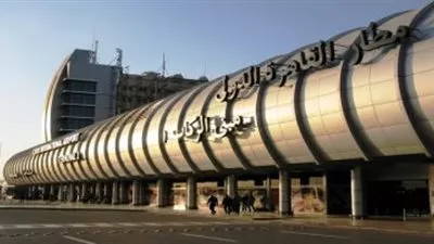 وفد أمني أمريكي يبدأ جولة تفتيشية بمطار القاهرة وقرية البضائع