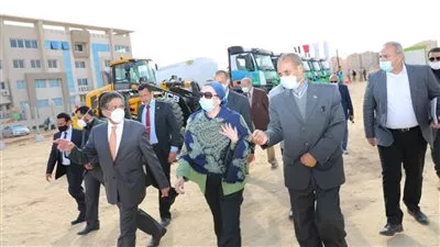 وزيرة البيئة تشهد اصطفاف معدات منظومة النظافة بالعاصمة الإدارية