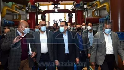 تخدم نصف مليون مواطن.. مدبولي يتفقد محطة مياه الباجور