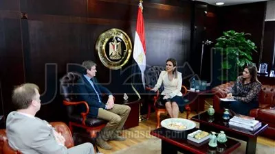 سحر نصر تبحث مع بعثة 