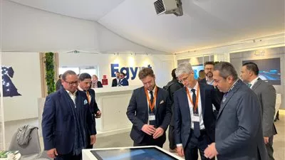 نائب وزير الإسكان يستعرض مشروعات الجناح المصري أمام رئيس معرض «Mipim»  