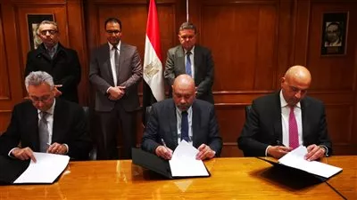 توقيع اتفاقية تأسيس أول شركة لبيع وتوزيع السيارات الكهربائية في مصر
