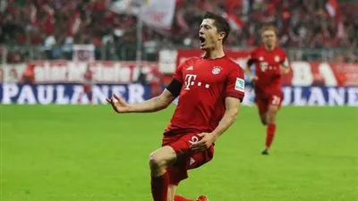 ليفاندوفسكي يحرز خمسة أهداف ويصبح صاحب أسرع ثلاثية بتاريخ الدوري الألماني