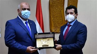 رئيس الاتحاد الدولي للرماية يشكر حكومة مصر لنجاح استضافة بطولة العالم