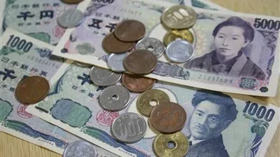 تحسن أسواق الأسهم يضغط على الين واليورو