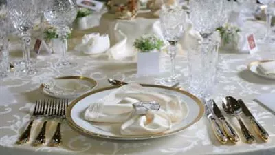 هولندا: العائلة الملكية أنفقت 4.1 مليون يورو على الأكواب وأدوات المائدة