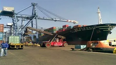 موانئ بورسعيد تستقبل 31 سفينة بضائع