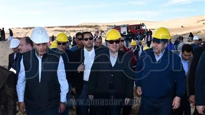وزير البترول يتفقد آثار حريق بئر 