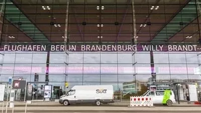 مطار برلين يعاني من الديون بعد أشهر قليلة من افتتاحه
