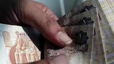 «الوزراء» يوضح حقيقة إلغاء التعامل بالجنيه الورقى فى الأسواق