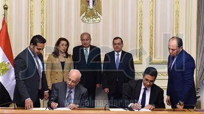 توقيع اتفاقية توصيل الغاز للمنازل في جميع المحافظات