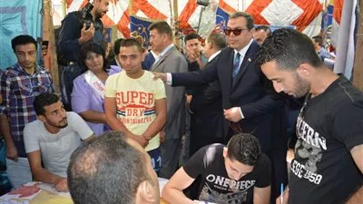 شاب يسأل وزير القوى العاملة عن الأمان في القطاع الخاص.. والأخير يرد