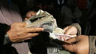 عميد شرطة اختلف مع شريكه على تقسيم الرشوة فأبلغ عنه عبر اللاسلكي