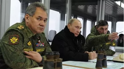 وزير الدفاع الروسي يخبر بوتين بأن سفنا روسية قصفت الدولة الإسلامية في سوريا