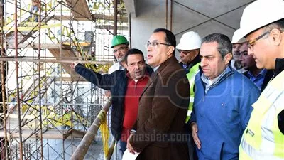 رئيس الوزراء يتفقد عينات تشطيب الأبراج والمنطقة الترفيهية بالعلمين الجديدة