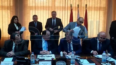 تسوية النزاع بين 