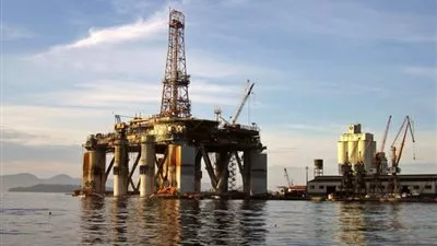 النفط ينخفض في التعاملات الآسيوية مع ارتفاع الدولار