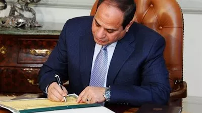 السيسي يشهد مراسم توقيع عقد شراء حاملتي الطائرات 