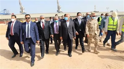 وزير النقل يتابع معدلات تنفيذ المشروعات الخدمية في ميناء الإسكندرية
