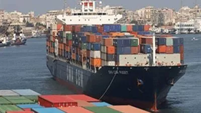 تداول 25 سفينة بضائع وحاويات بموانئ بورسعيد