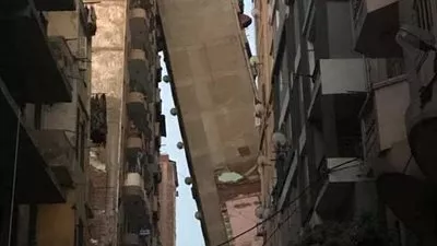 محافظ الإسكندرية: إخلاء المباني المجاورة للعقار المائل بالأزاريطة